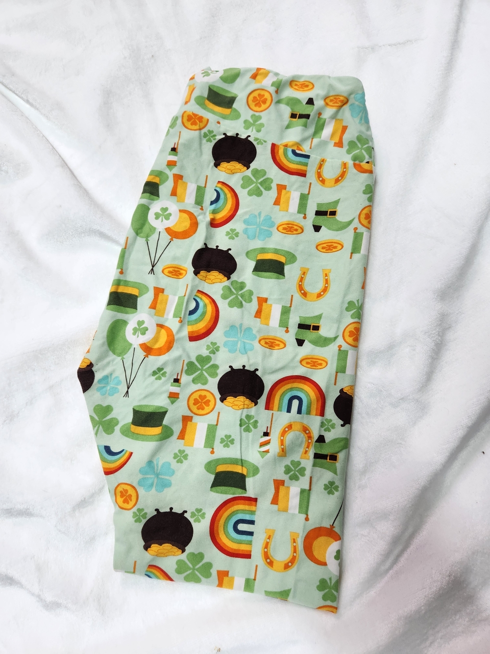 LuLaRoe TC Mint Green St. Patrick's Day Rainbow & Shamrock Leggings